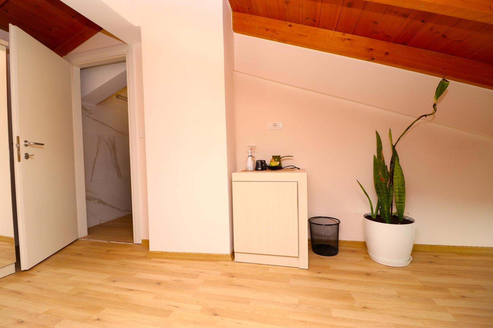 Fegi Rooms ฮีมาเรอ ภายนอก รูปภาพ